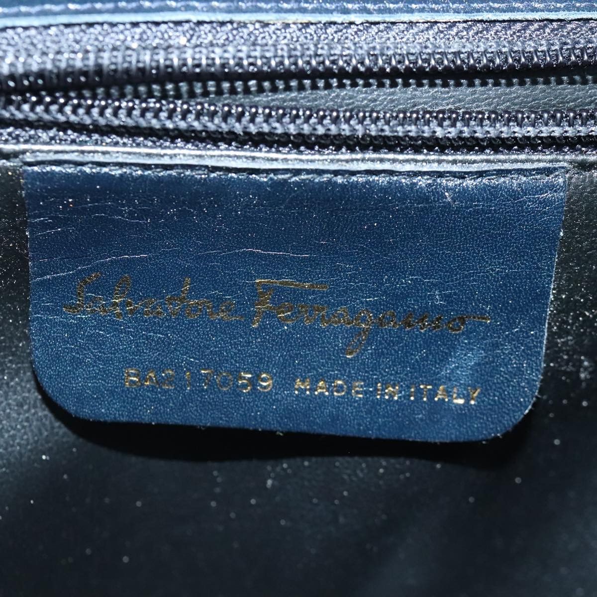 Salvatore Ferragamo Vara Navy Leather Shoulder Bag (Pre-Owned) Size ONE SIZE - 13 Thumbnail