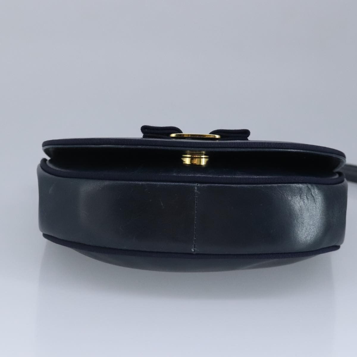 Salvatore Ferragamo Vara Navy Leather Shoulder Bag (Pre-Owned) Size ONE SIZE - 17 Thumbnail