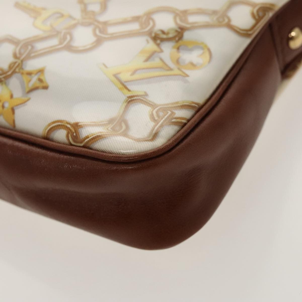 Louis Vuitton Pochette Accessoire White Vinyl Clutch Bag (Pre-Owned) Size ONE SIZE - 9 Thumbnail