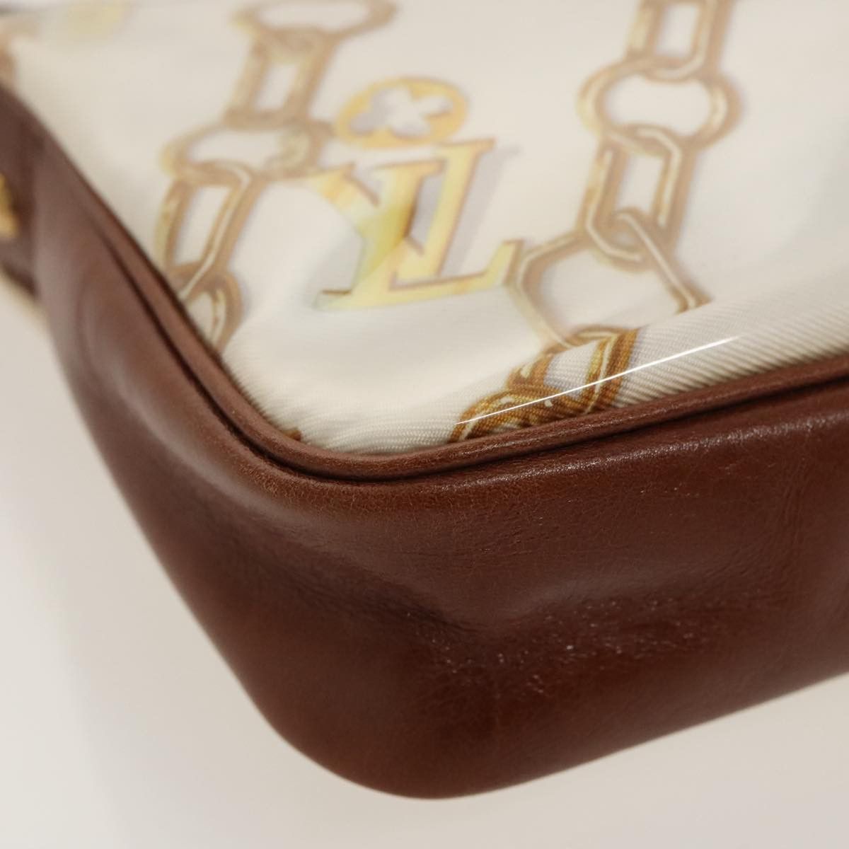 Louis Vuitton Pochette Accessoire White Vinyl Clutch Bag (Pre-Owned) Size ONE SIZE - 6 Thumbnail
