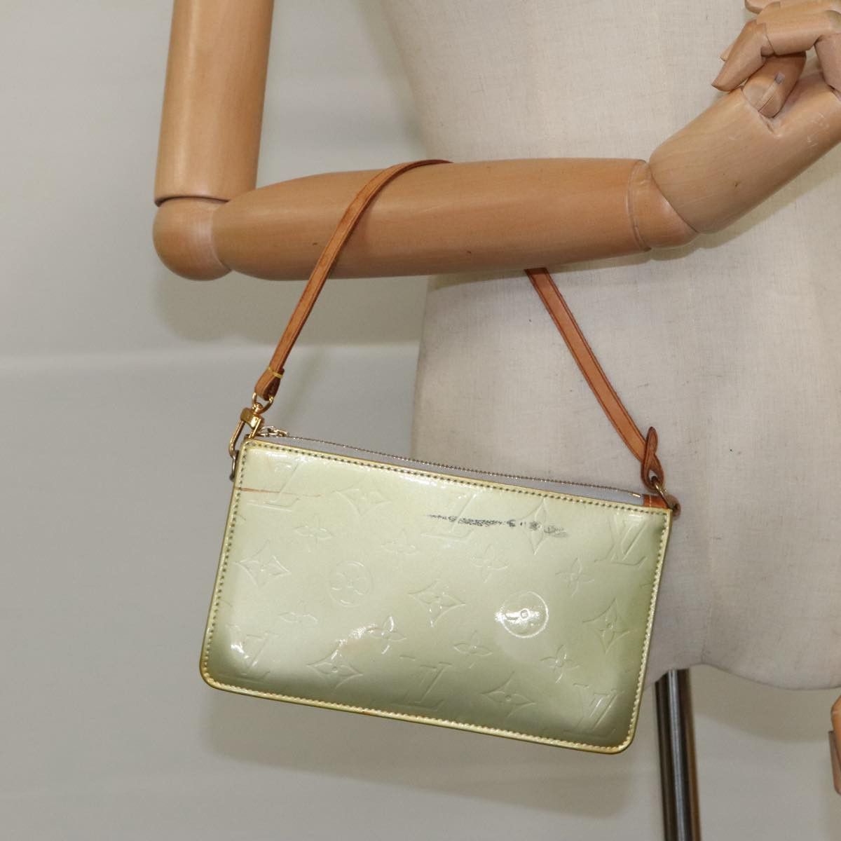 Louis Vuitton Lexington Grey Patent Leather Clutch Bag (Pre-Owned) Size ONE SIZE - 14 Thumbnail