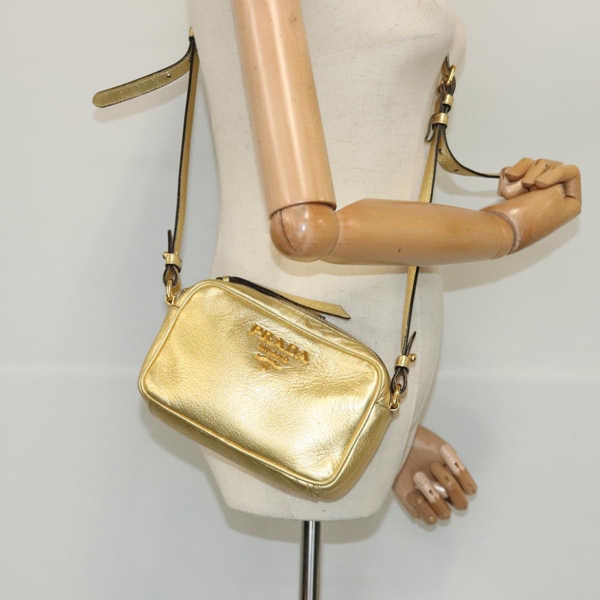 Prada Gold Leather Shoulder Bag (Pre-Owned) Size ONE SIZE - 15 Thumbnail