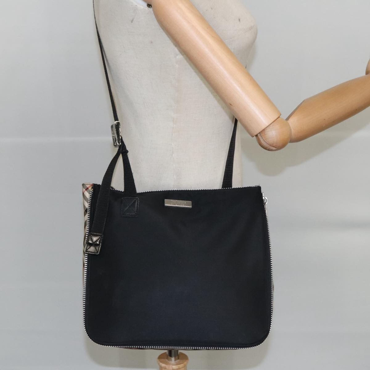 Burberry Black Synthetic Shoulder Bag (Pre-Owned) Size ONE SIZE - 20 Thumbnail
