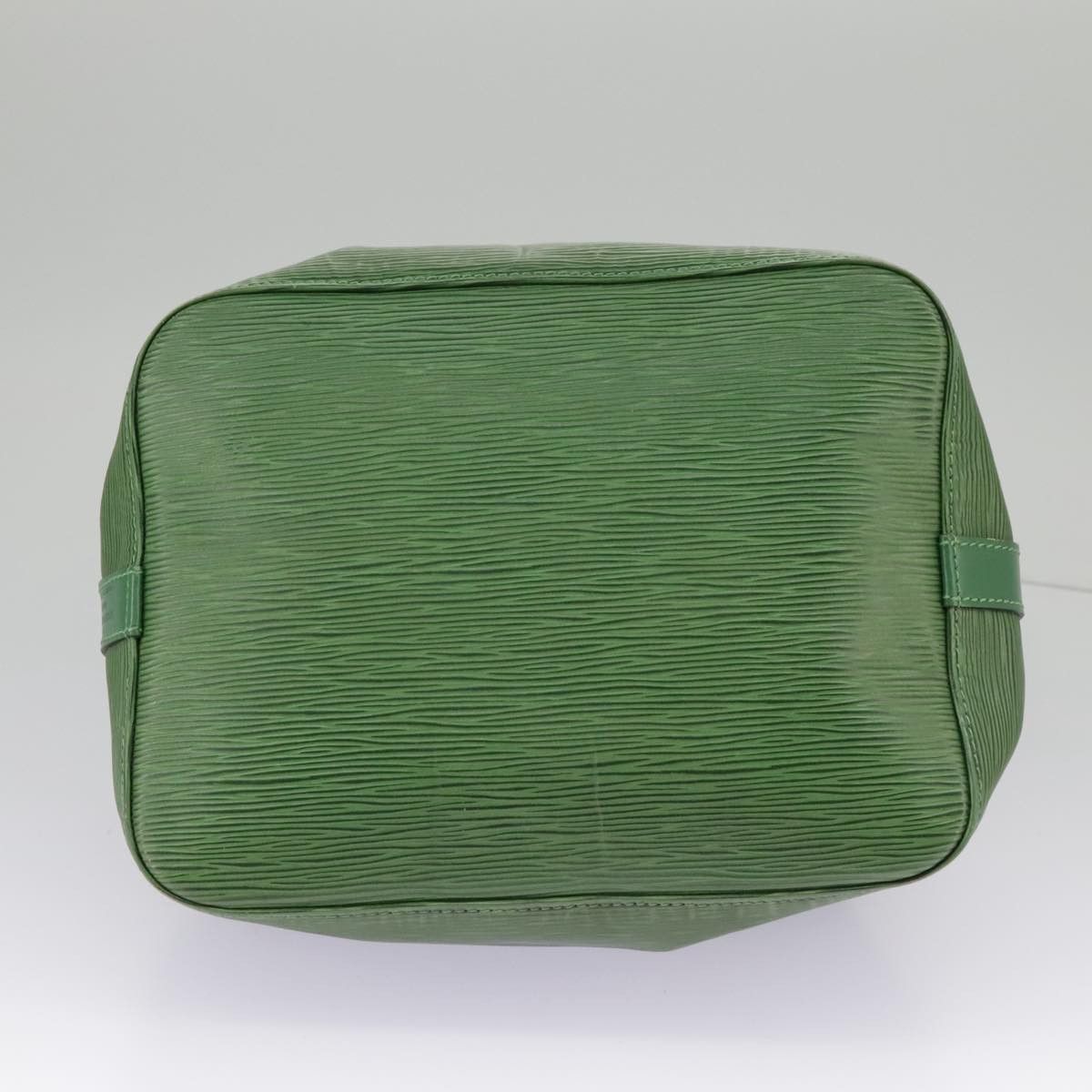 Louis Vuitton Noé Green Leather Shoulder Bag (Pre-Owned) Size ONE SIZE - 19 Thumbnail