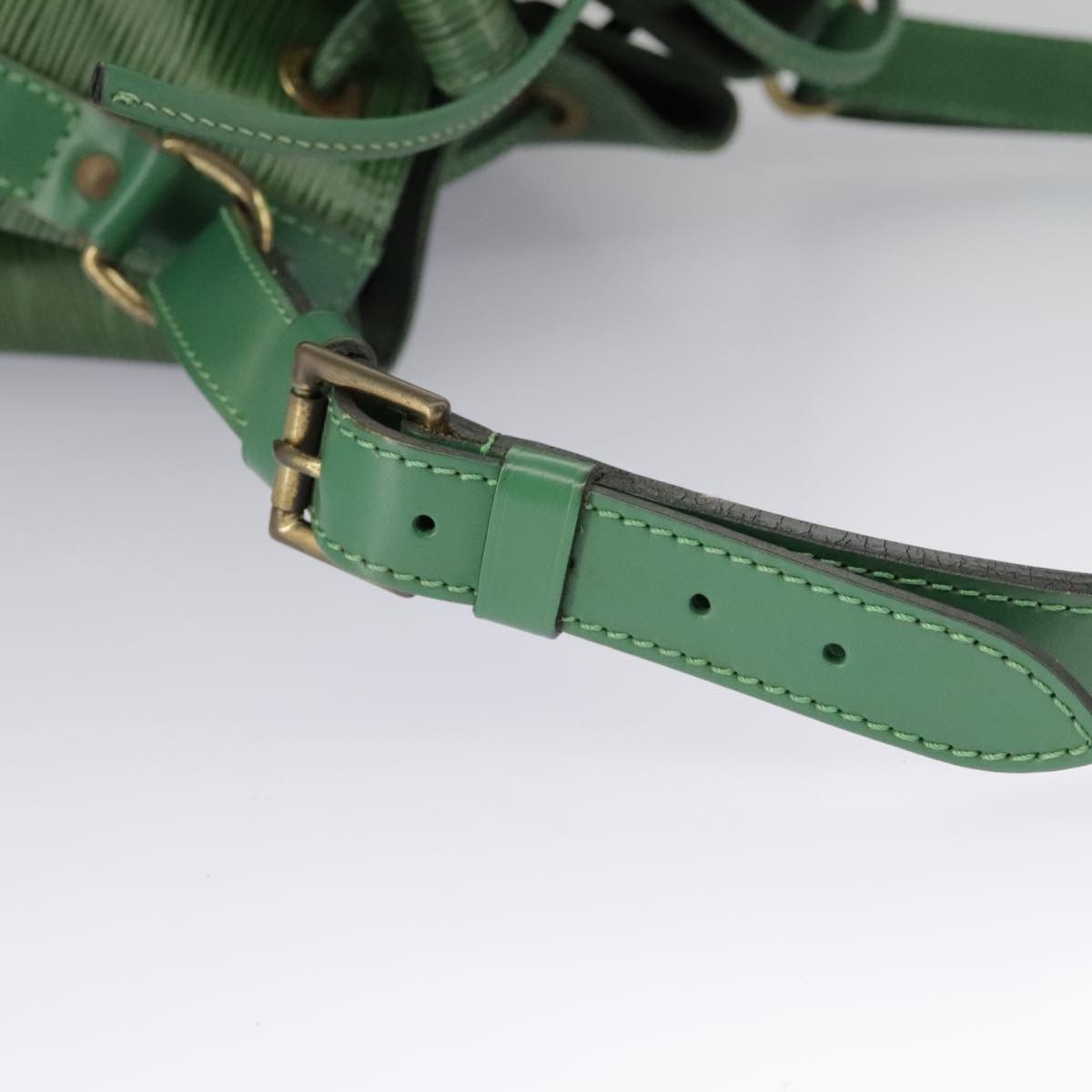 Louis Vuitton Noé Green Leather Shoulder Bag (Pre-Owned) Size ONE SIZE - 17 Thumbnail