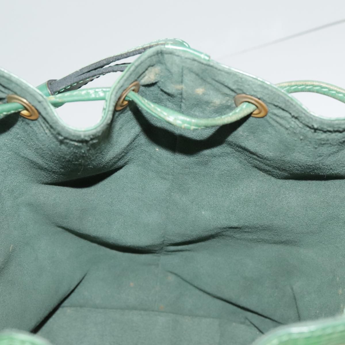 Louis Vuitton Noé Green Leather Shoulder Bag (Pre-Owned) Size ONE SIZE - 20 Thumbnail