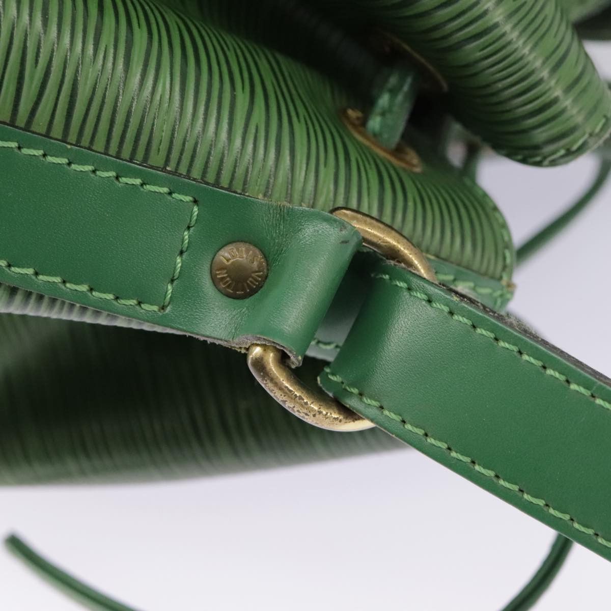 Louis Vuitton Noé Green Leather Shoulder Bag (Pre-Owned) Size ONE SIZE - 10 Thumbnail