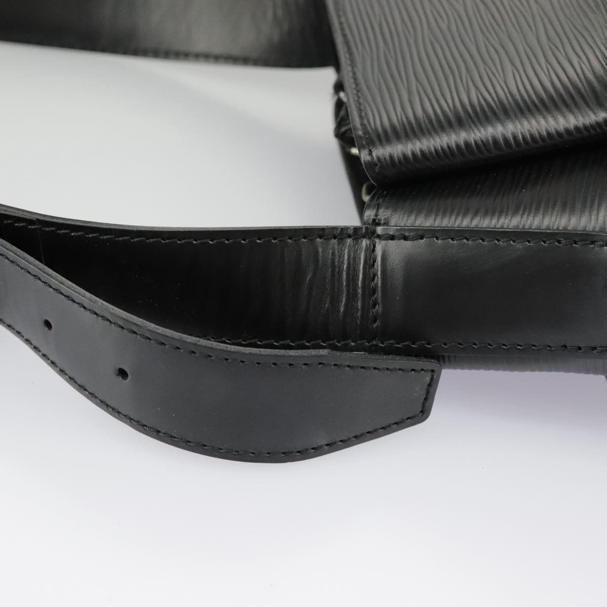Louis Vuitton Sac D'épaule Black Leather Shoulder Bag (Pre-Owned) Size ONE SIZE - 20 Thumbnail