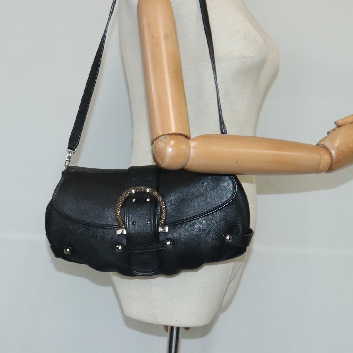 Salvatore Ferragamo Gancini Black Leather Shoulder Bag (Pre-Owned) Size ONE SIZE - 20 Thumbnail