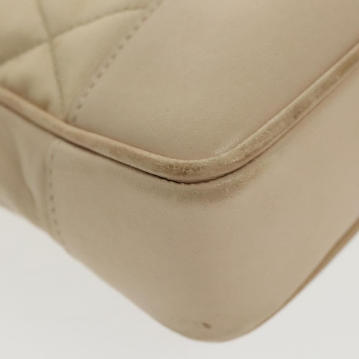 Chanel Quilted Beige Synthetic Shoulder Bag (Pre-Owned) Size ONE SIZE - 18 Thumbnail