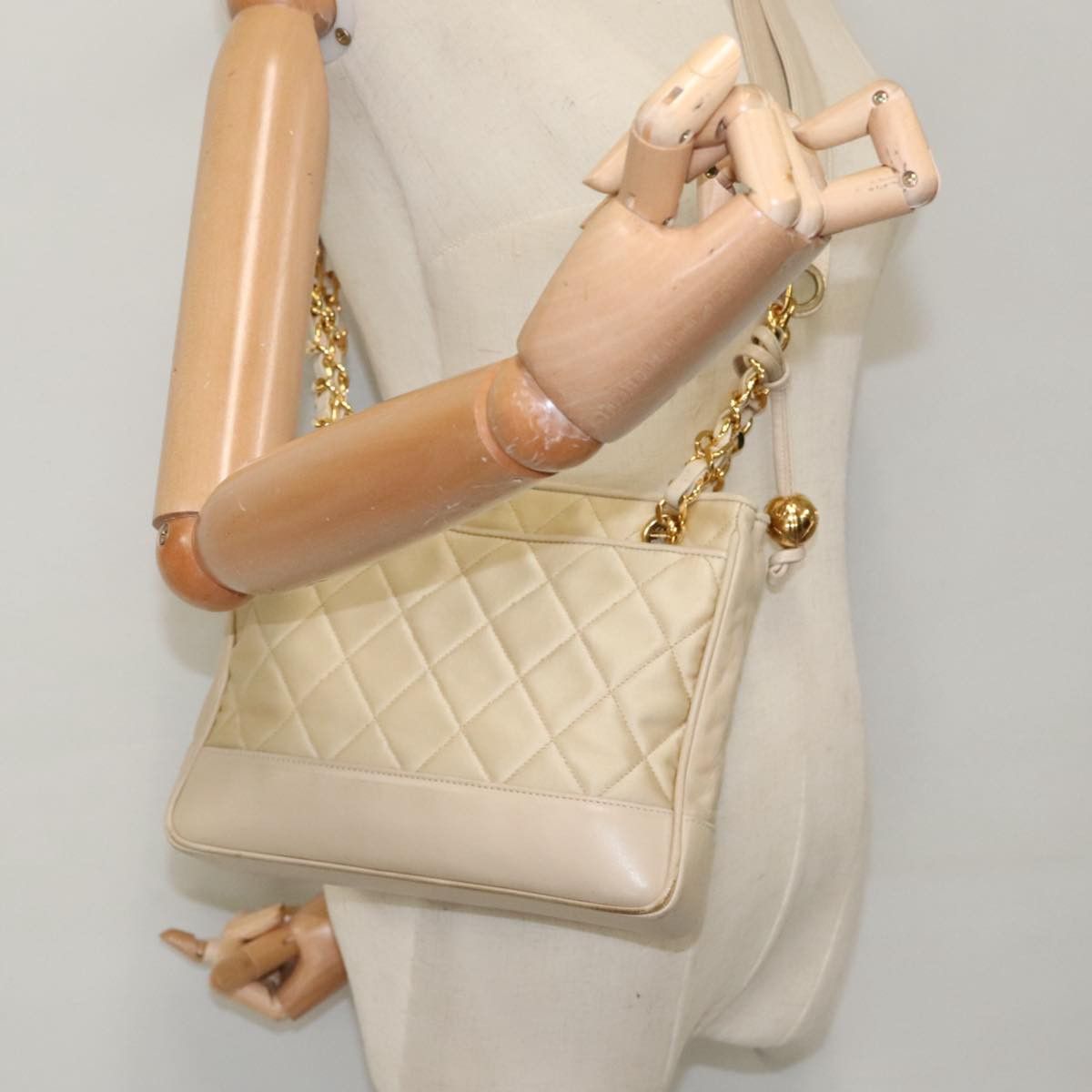 Chanel Quilted Beige Synthetic Shoulder Bag (Pre-Owned) Size ONE SIZE - 11 Thumbnail