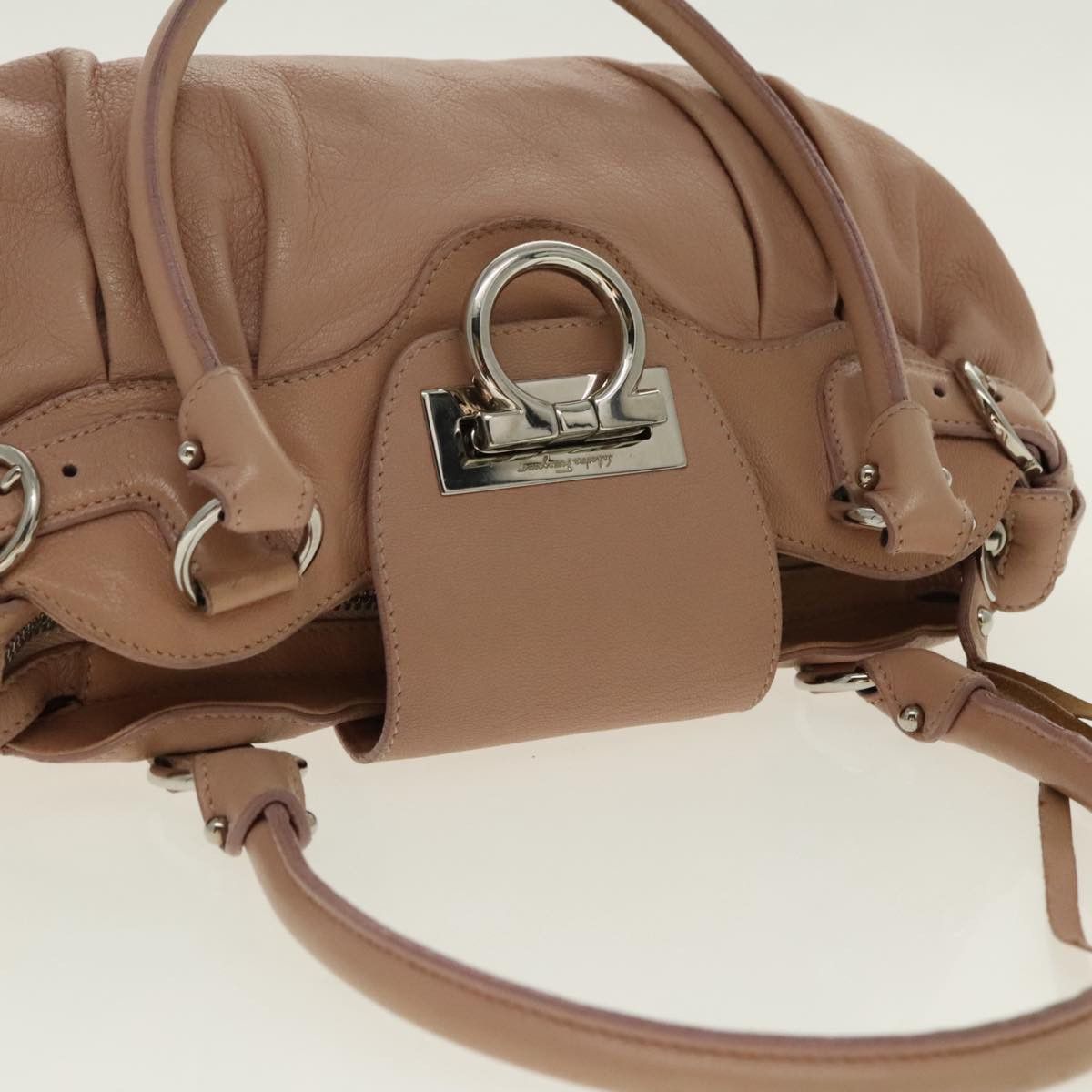 Salvatore Ferragamo Gancini Beige Leather Handbag (Pre-Owned) Size ONE SIZE - 17 Thumbnail