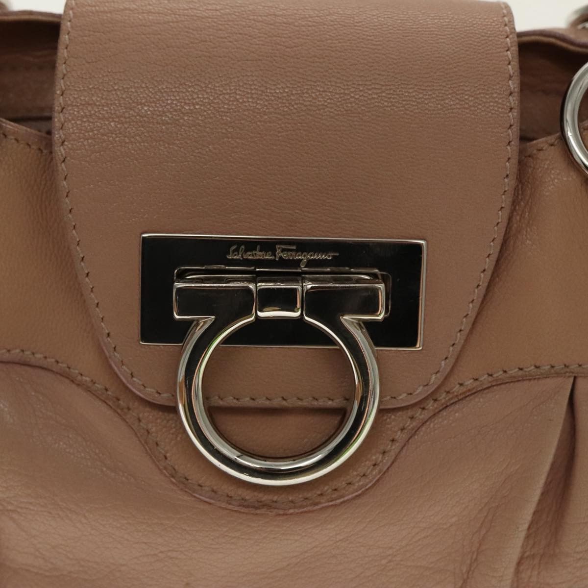 Salvatore Ferragamo Gancini Beige Leather Handbag (Pre-Owned) Size ONE SIZE - 11 Thumbnail