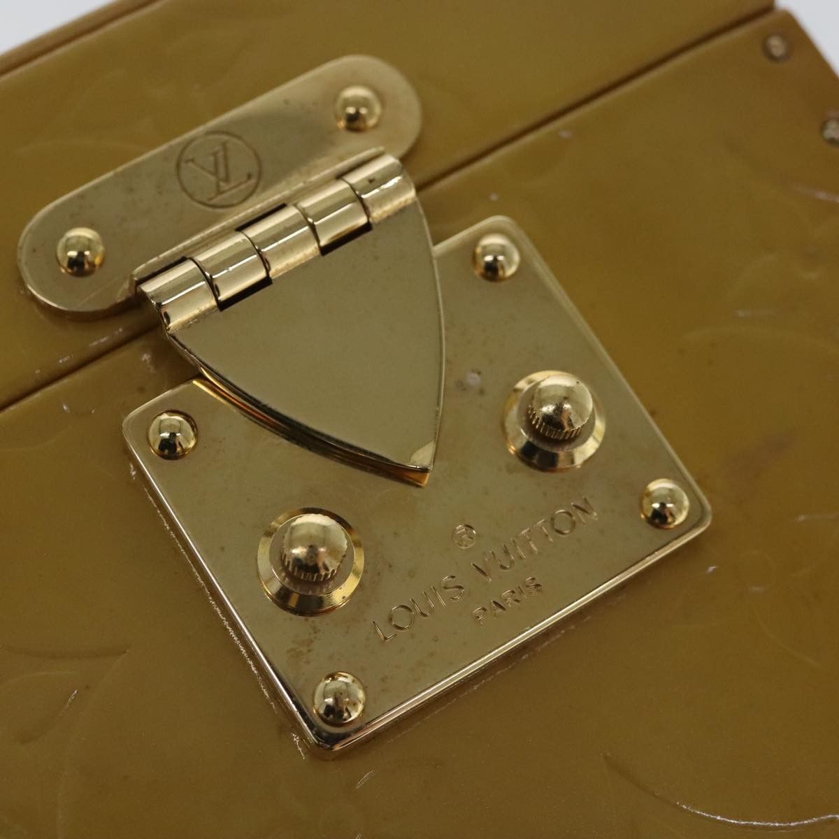 Louis Vuitton Bleecker Beige Patent Leather Clutch Bag (Pre-Owned) Size ONE SIZE - 11 Thumbnail