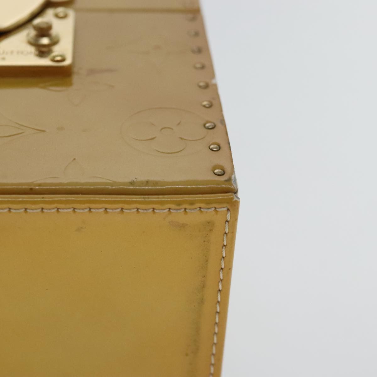 Louis Vuitton Bleecker Beige Patent Leather Clutch Bag (Pre-Owned) Size ONE SIZE - 8 Thumbnail