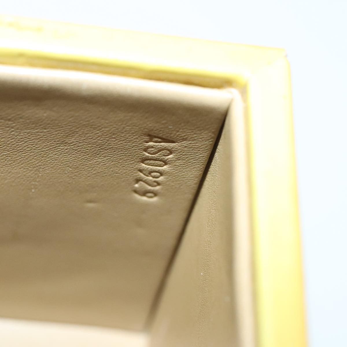 Louis Vuitton Bleecker Beige Patent Leather Clutch Bag (Pre-Owned) Size ONE SIZE - 13 Thumbnail
