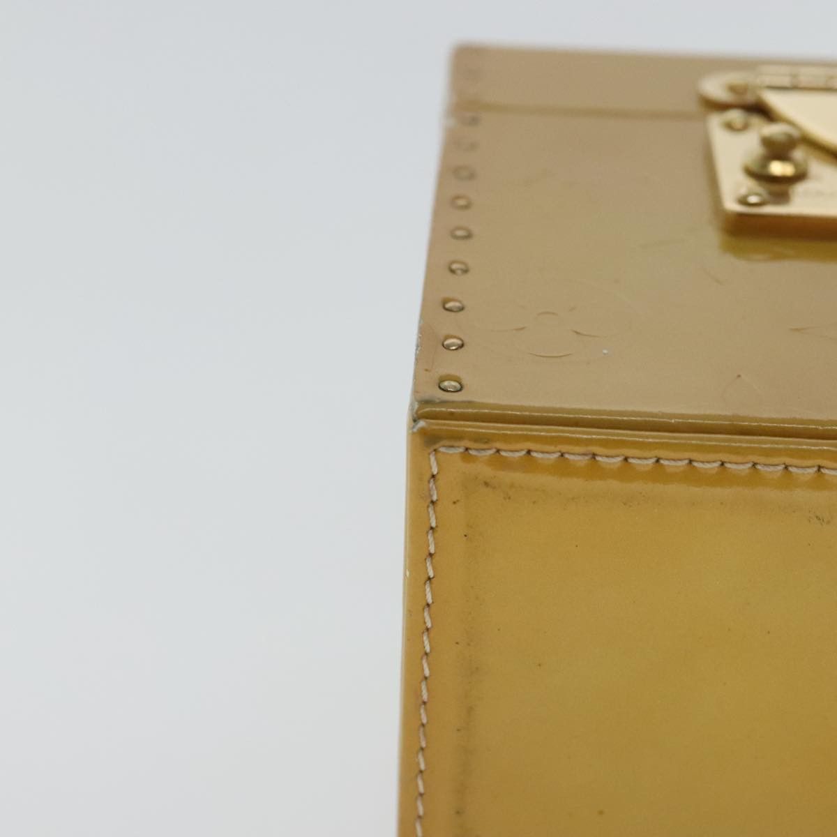 Louis Vuitton Bleecker Beige Patent Leather Clutch Bag (Pre-Owned) Size ONE SIZE - 7 Thumbnail