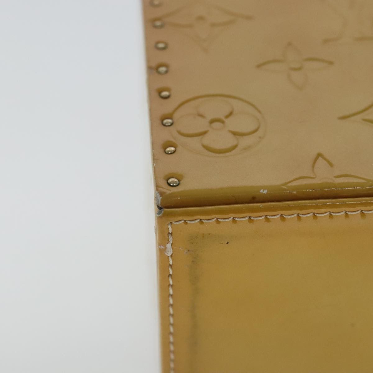 Louis Vuitton Bleecker Beige Patent Leather Clutch Bag (Pre-Owned) Size ONE SIZE - 9 Thumbnail