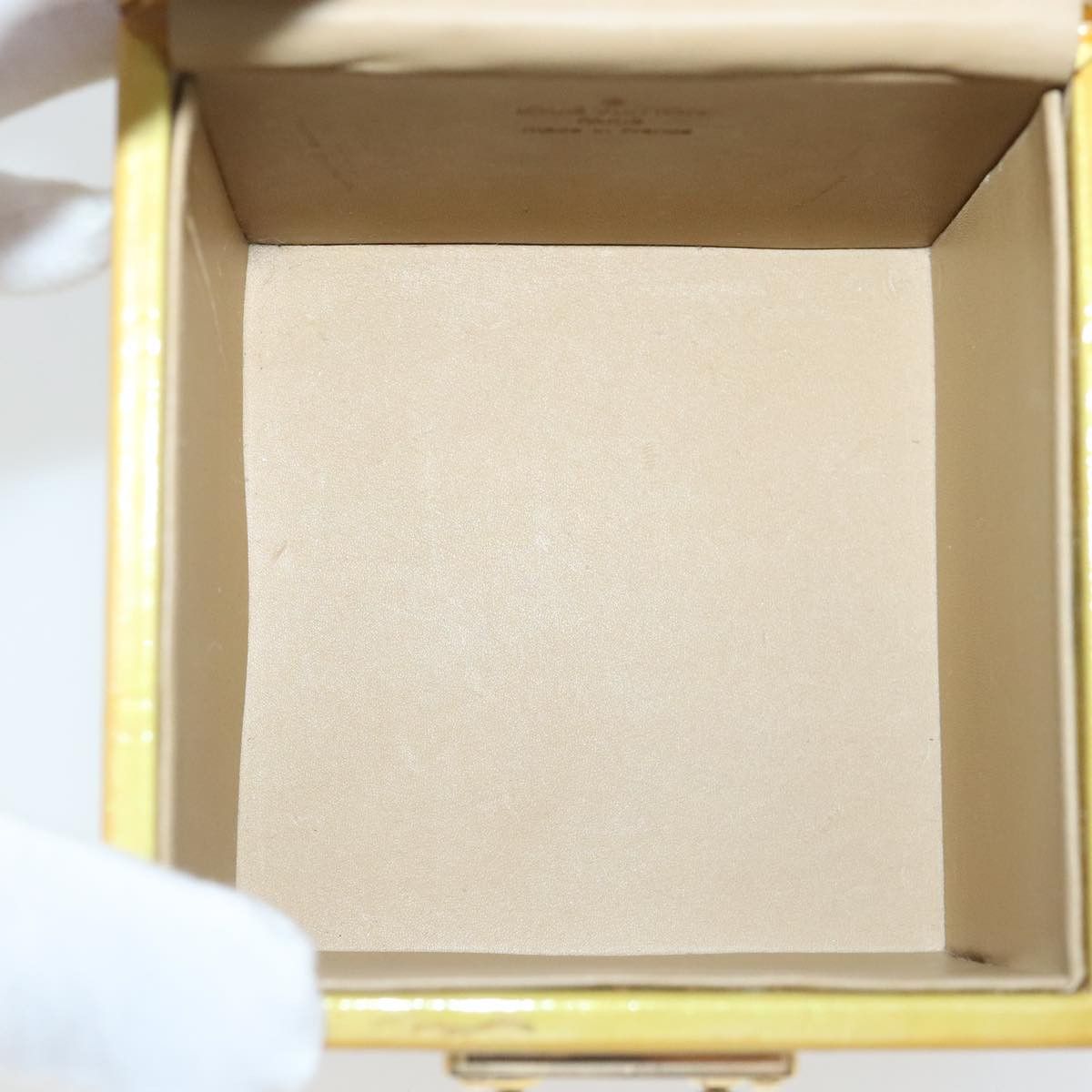 Louis Vuitton Bleecker Beige Patent Leather Clutch Bag (Pre-Owned) Size ONE SIZE - 12 Thumbnail