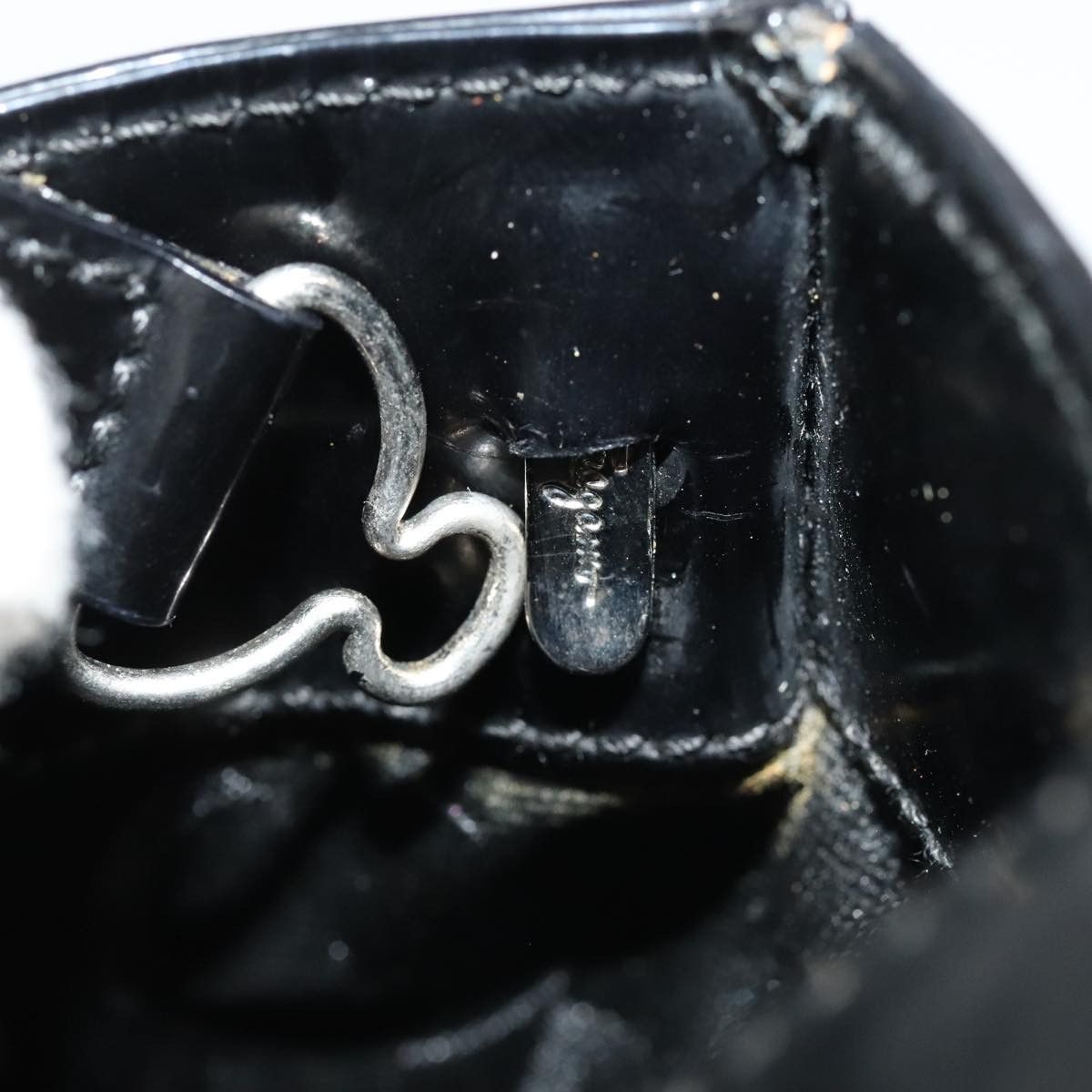 Salvatore Ferragamo Gancini Black Leather Handbag (Pre-Owned) Size ONE SIZE - 20 Thumbnail