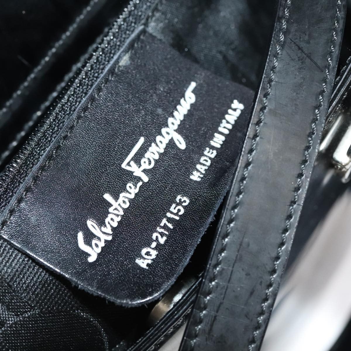Salvatore Ferragamo Gancini Black Leather Handbag (Pre-Owned) Size ONE SIZE - 15 Thumbnail