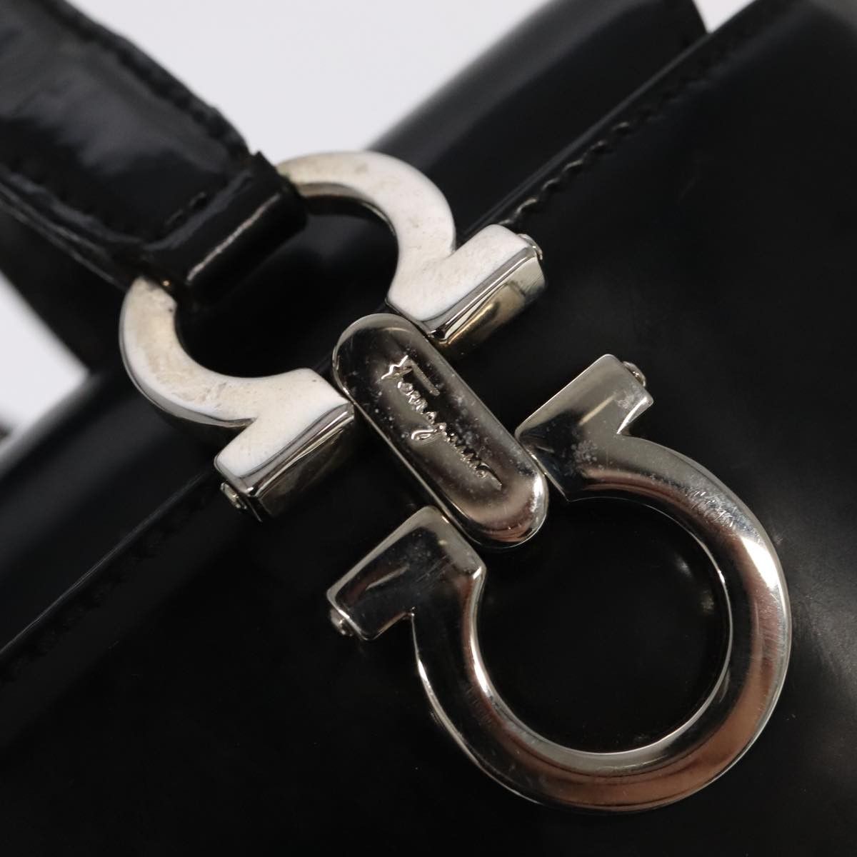 Salvatore Ferragamo Gancini Black Leather Handbag (Pre-Owned) Size ONE SIZE - 13 Thumbnail