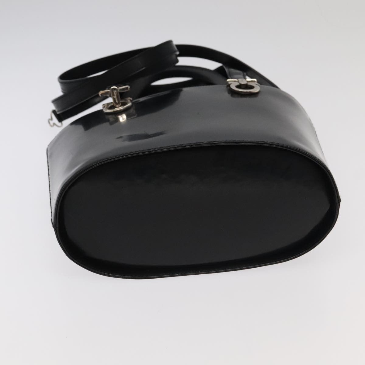 Salvatore Ferragamo Gancini Black Leather Handbag (Pre-Owned) Size ONE SIZE - 18 Thumbnail