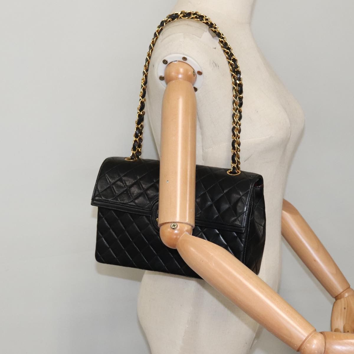 Chanel Matelassé Black Leather Shoulder Bag (Pre-Owned) Size ONE SIZE - 14 Thumbnail