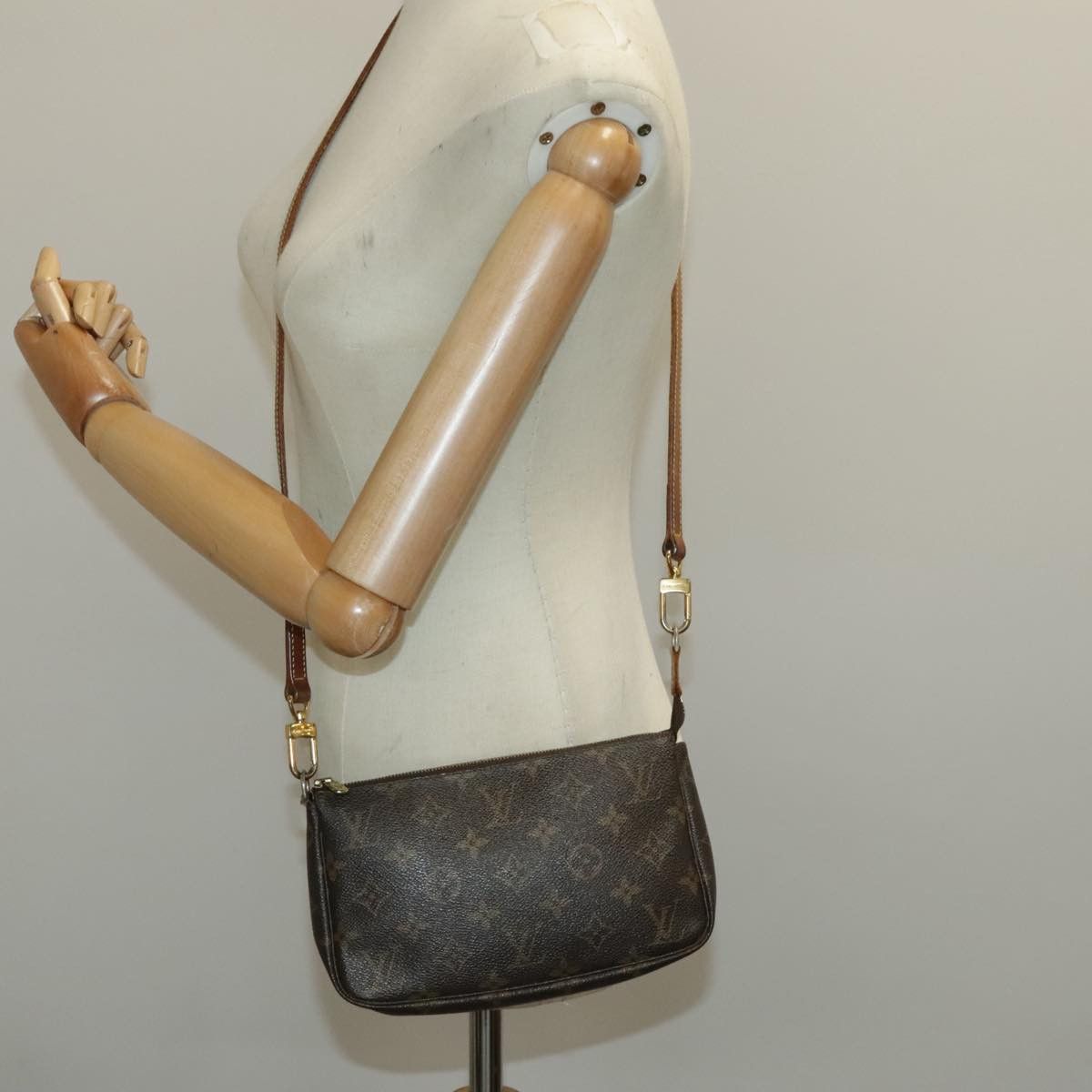 Louis Vuitton Pochette Accessoire Brown Canvas Clutch Bag (Pre-Owned) Size ONE SIZE - 16 Thumbnail