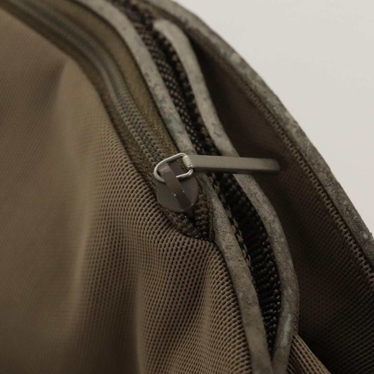 Louis Vuitton Geant Khaki Canvas Shoulder Bag (Pre-Owned) Size ONE SIZE - 7 Thumbnail