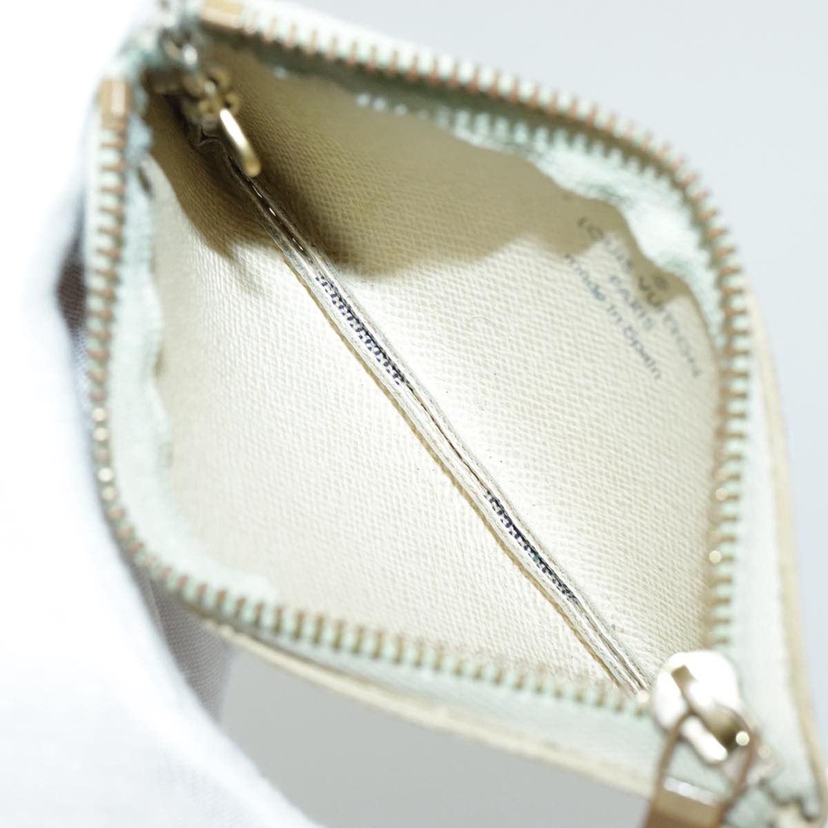 Louis Vuitton Pochette Clés White Canvas Wallet (Pre-Owned) Size ONE SIZE - 16 Thumbnail