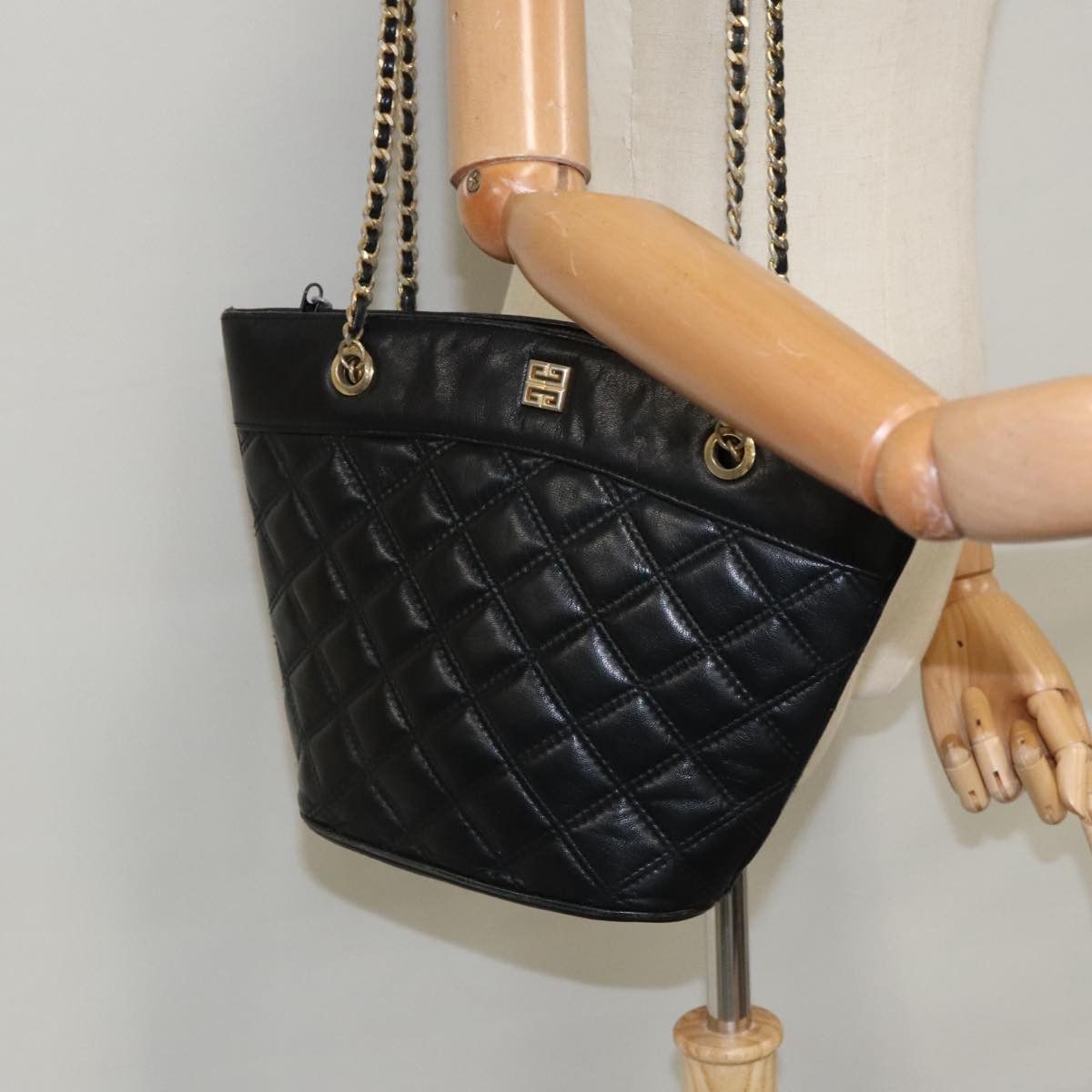 Givenchy Black Leather Shoulder Bag (Pre-Owned) Size ONE SIZE - 11 Thumbnail