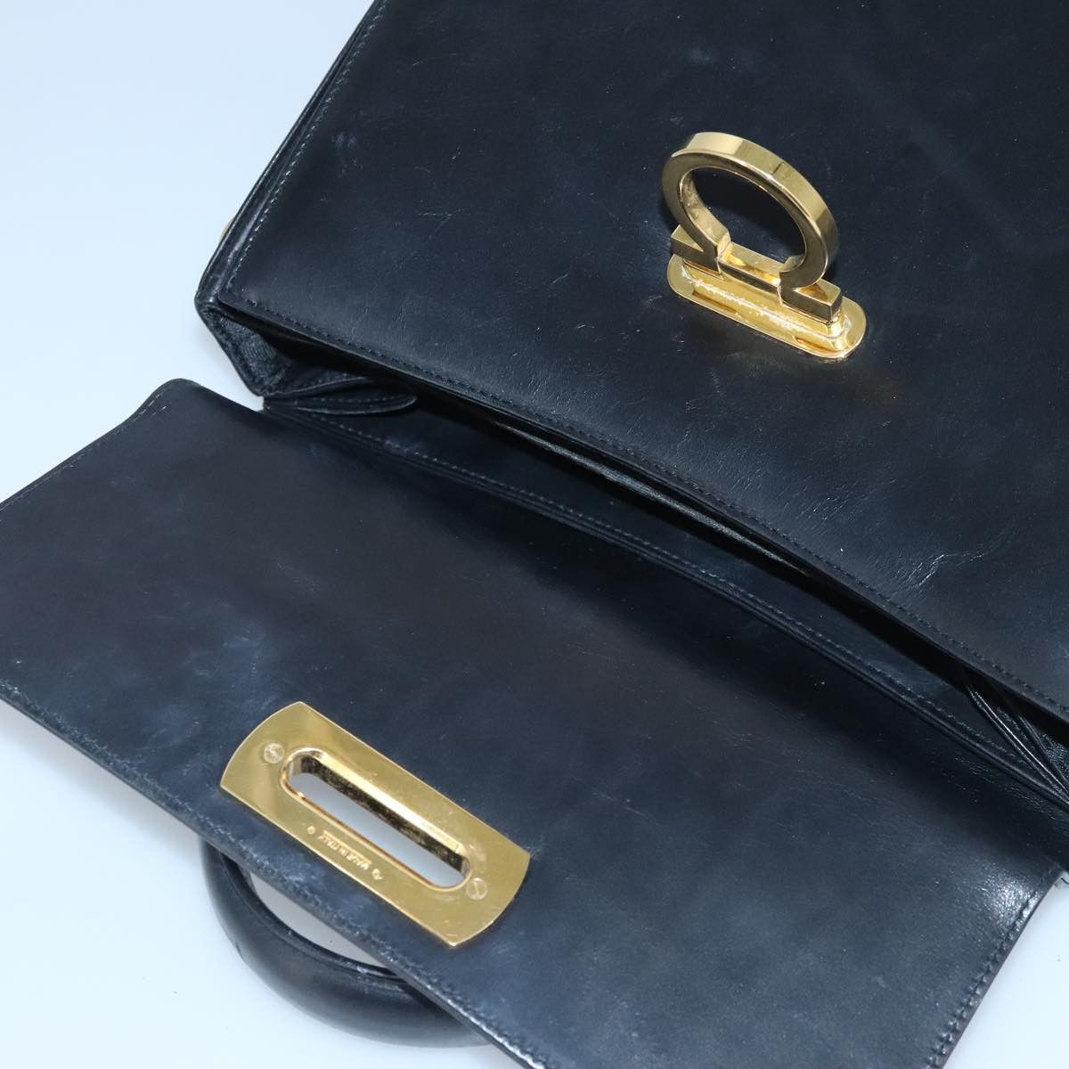 Salvatore Ferragamo Gancini Black Leather Handbag (Pre-Owned) Size ONE SIZE - 19 Thumbnail