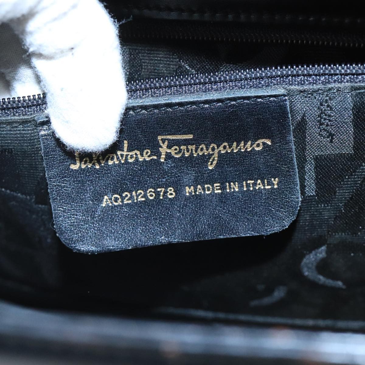 Salvatore Ferragamo Gancini Black Leather Handbag (Pre-Owned) Size ONE SIZE - 16 Thumbnail