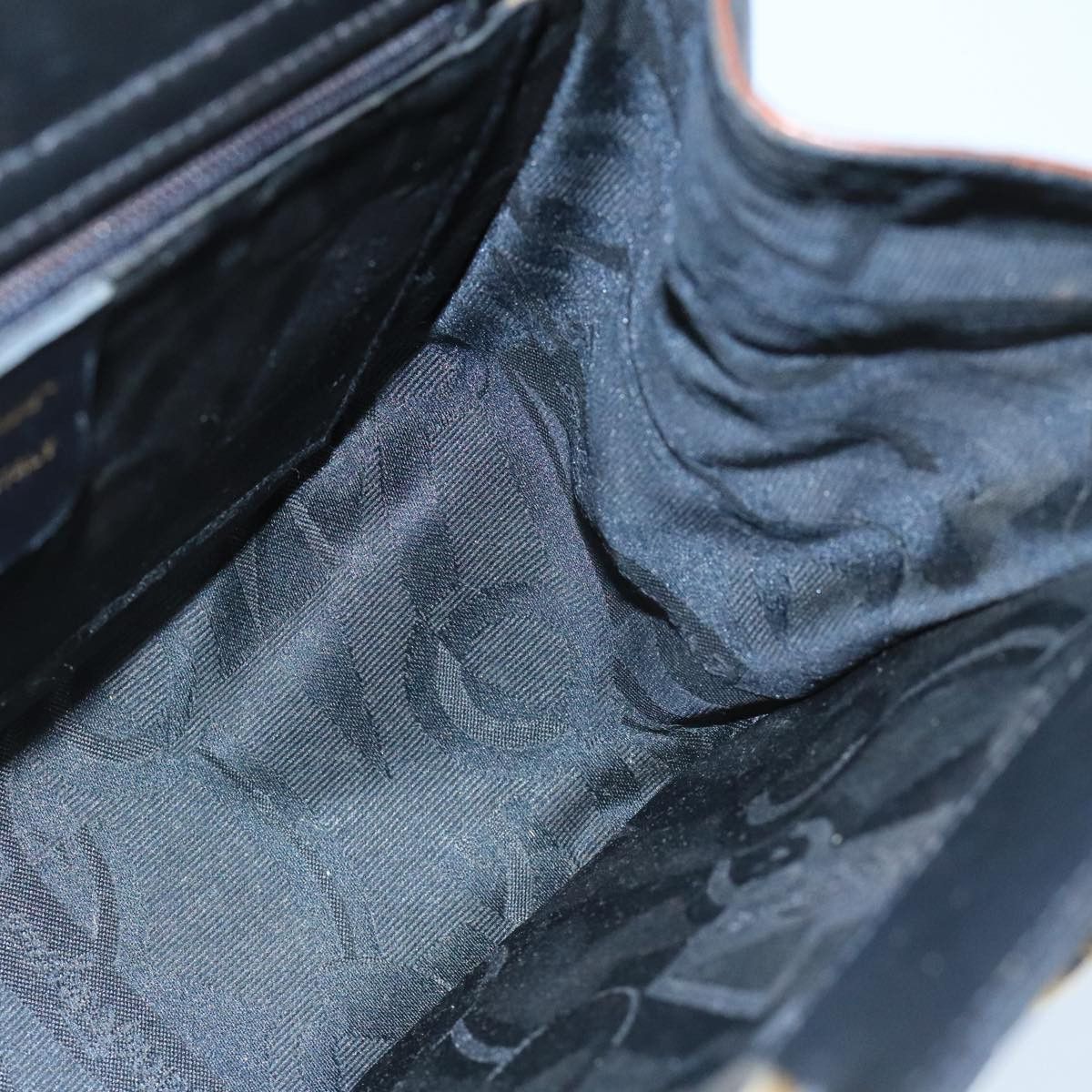 Salvatore Ferragamo Gancini Black Leather Handbag (Pre-Owned) Size ONE SIZE - 19 Thumbnail