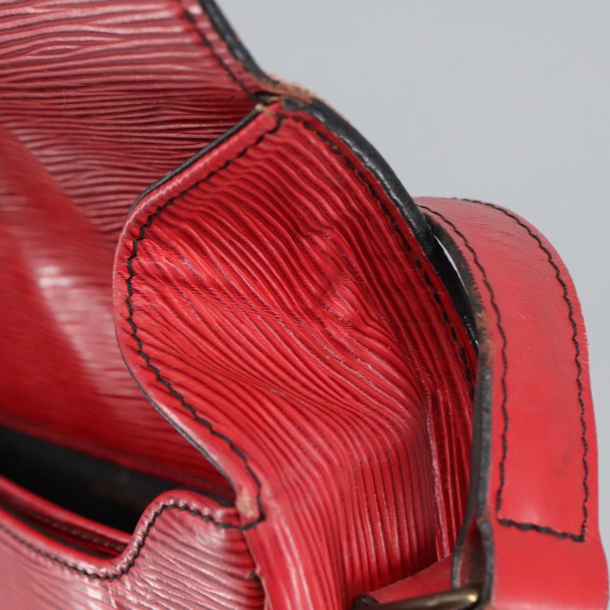 Louis Vuitton Cartouchiere Red Leather Shoulder Bag (Pre-Owned) Size ONE SIZE - 11 Thumbnail