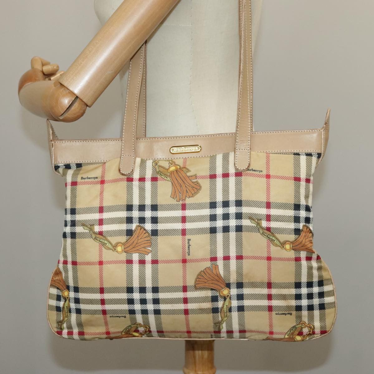 Burberry Nova Check Beige Canvas Shoulder Bag (Pre-Owned) Size ONE SIZE - 18 Thumbnail