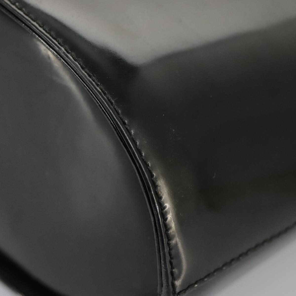 Salvatore Ferragamo Gancini Black Patent Leather Handbag (Pre-Owned) Size ONE SIZE - 17 Thumbnail