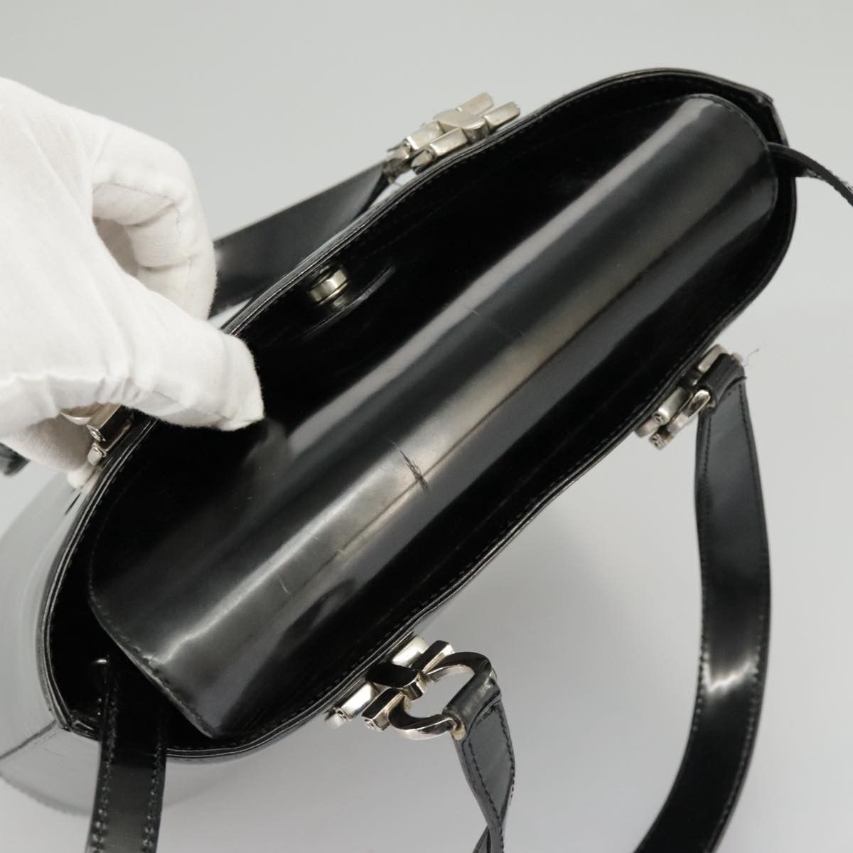 Salvatore Ferragamo Gancini Black Patent Leather Handbag (Pre-Owned) Size ONE SIZE - 12 Thumbnail