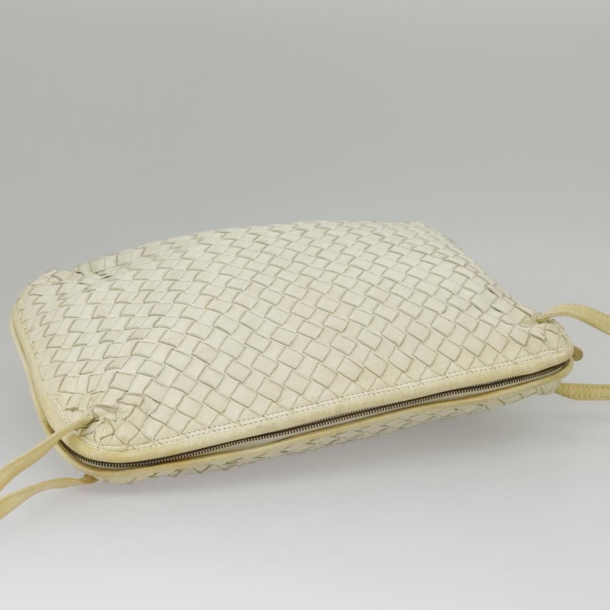 Bottega Veneta Intrecciato White Leather Shoulder Bag (Pre-Owned) Size ONE SIZE - 18 Thumbnail