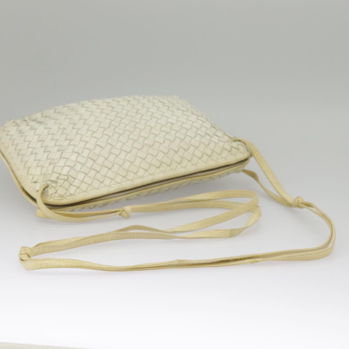 Bottega Veneta Intrecciato White Leather Shoulder Bag (Pre-Owned) Size ONE SIZE - 5 Thumbnail