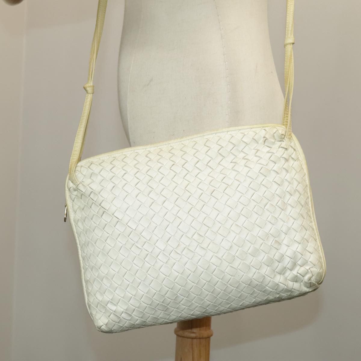 Bottega Veneta Intrecciato White Leather Shoulder Bag (Pre-Owned) Size ONE SIZE - 16 Thumbnail
