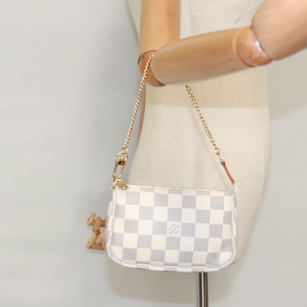 Louis Vuitton Pochette Accessoire Grey Canvas Handbag (Pre-Owned) Size ONE SIZE - 12 Thumbnail