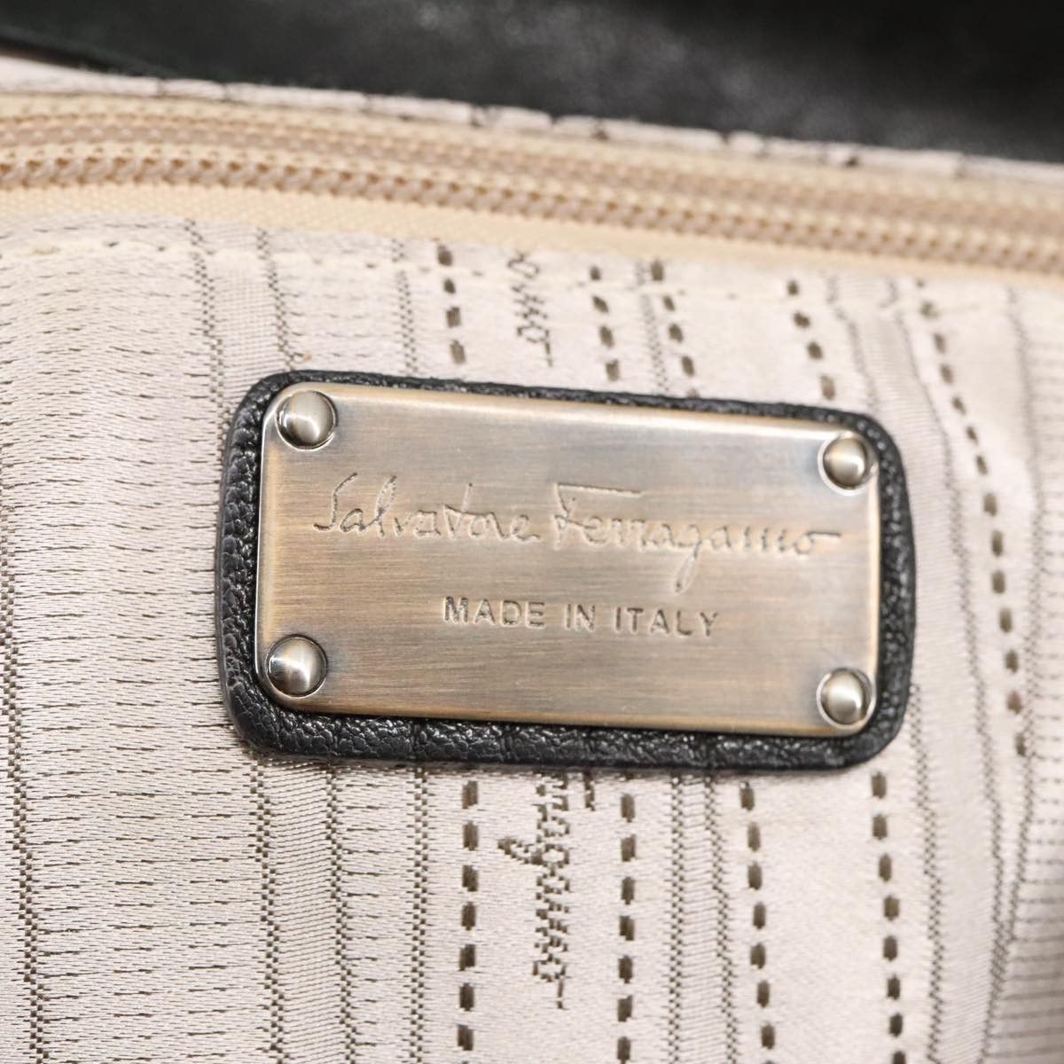 Salvatore Ferragamo Gancini Black Leather Handbag (Pre-Owned) Size ONE SIZE - 15 Thumbnail