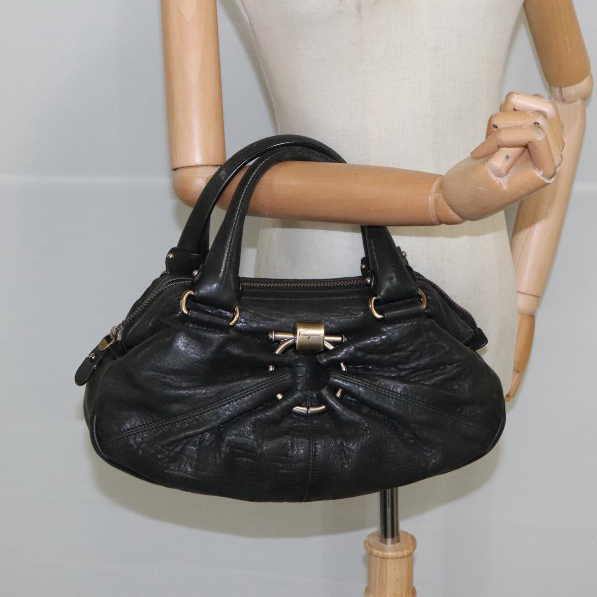 Salvatore Ferragamo Gancini Black Leather Handbag (Pre-Owned) Size ONE SIZE - 16 Thumbnail