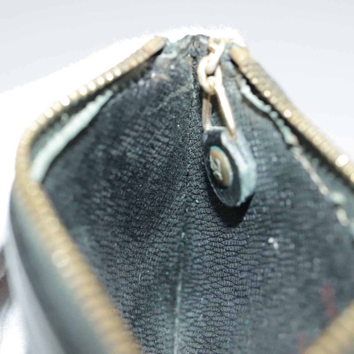 Louis Vuitton Pochette Clés Black Leather Wallet (Pre-Owned) Size ONE SIZE - 5 Thumbnail