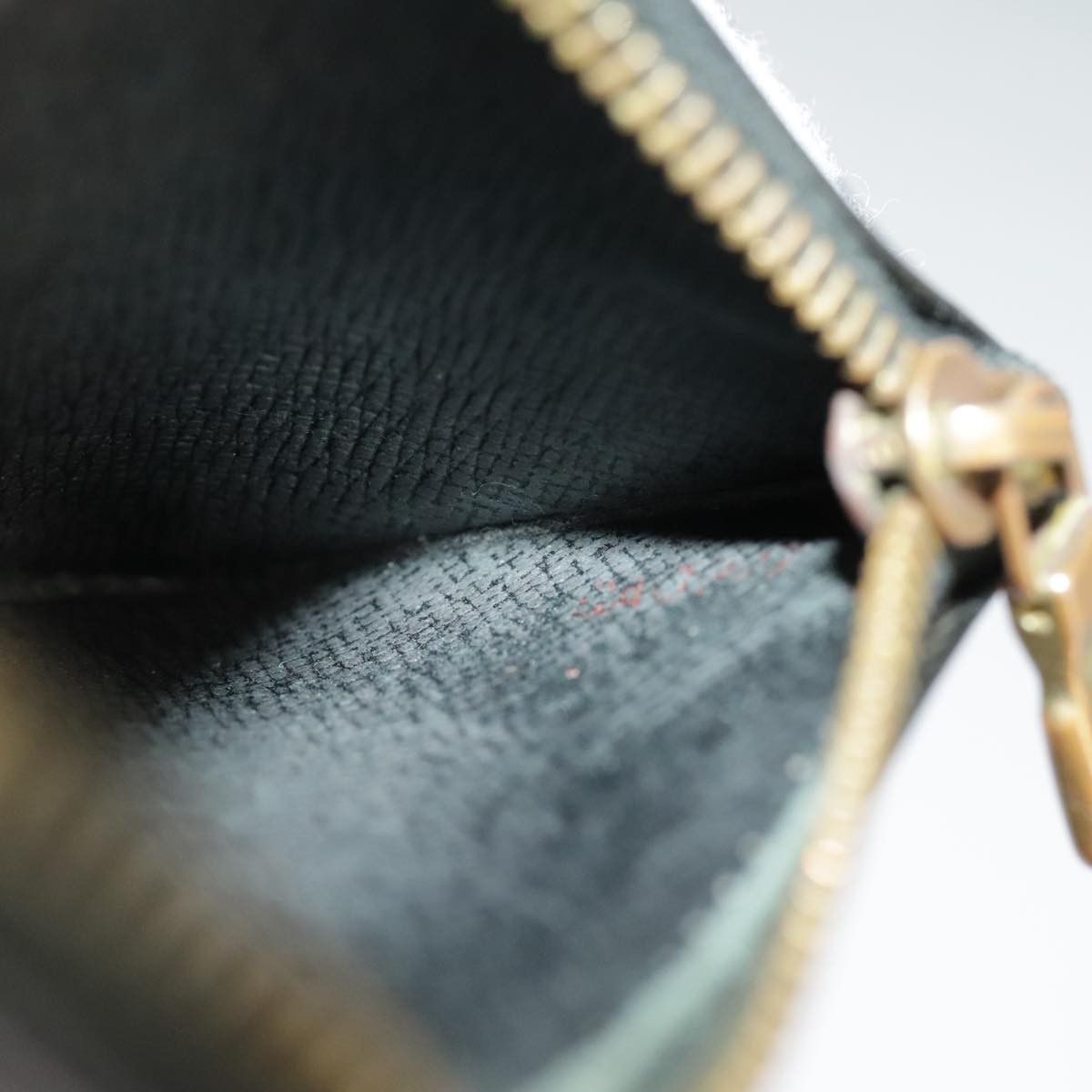 Louis Vuitton Pochette Clés Black Leather Wallet (Pre-Owned) Size ONE SIZE - 9 Thumbnail
