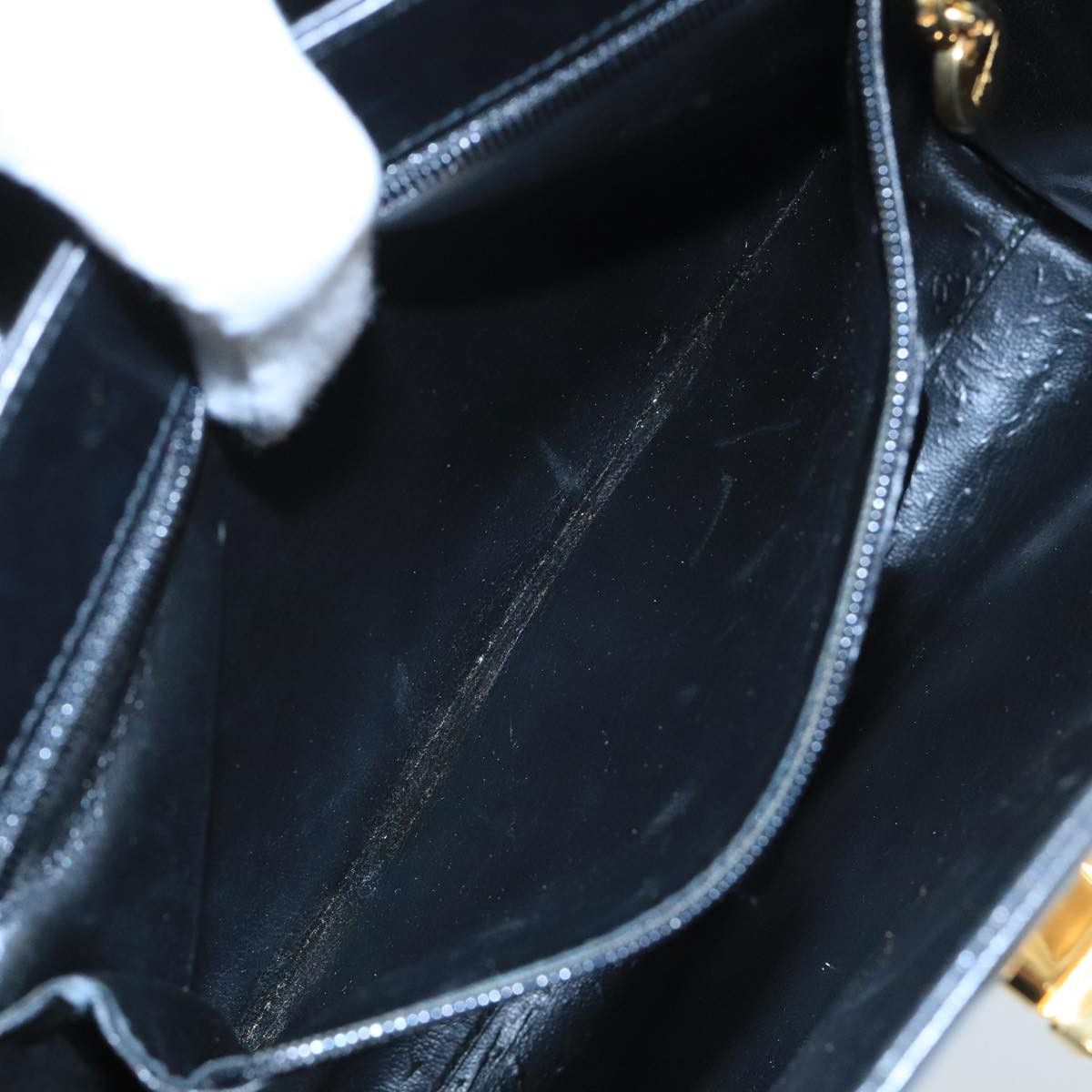 Salvatore Ferragamo Gancini Black Leather Shoulder Bag (Pre-Owned) Size ONE SIZE - 20 Thumbnail