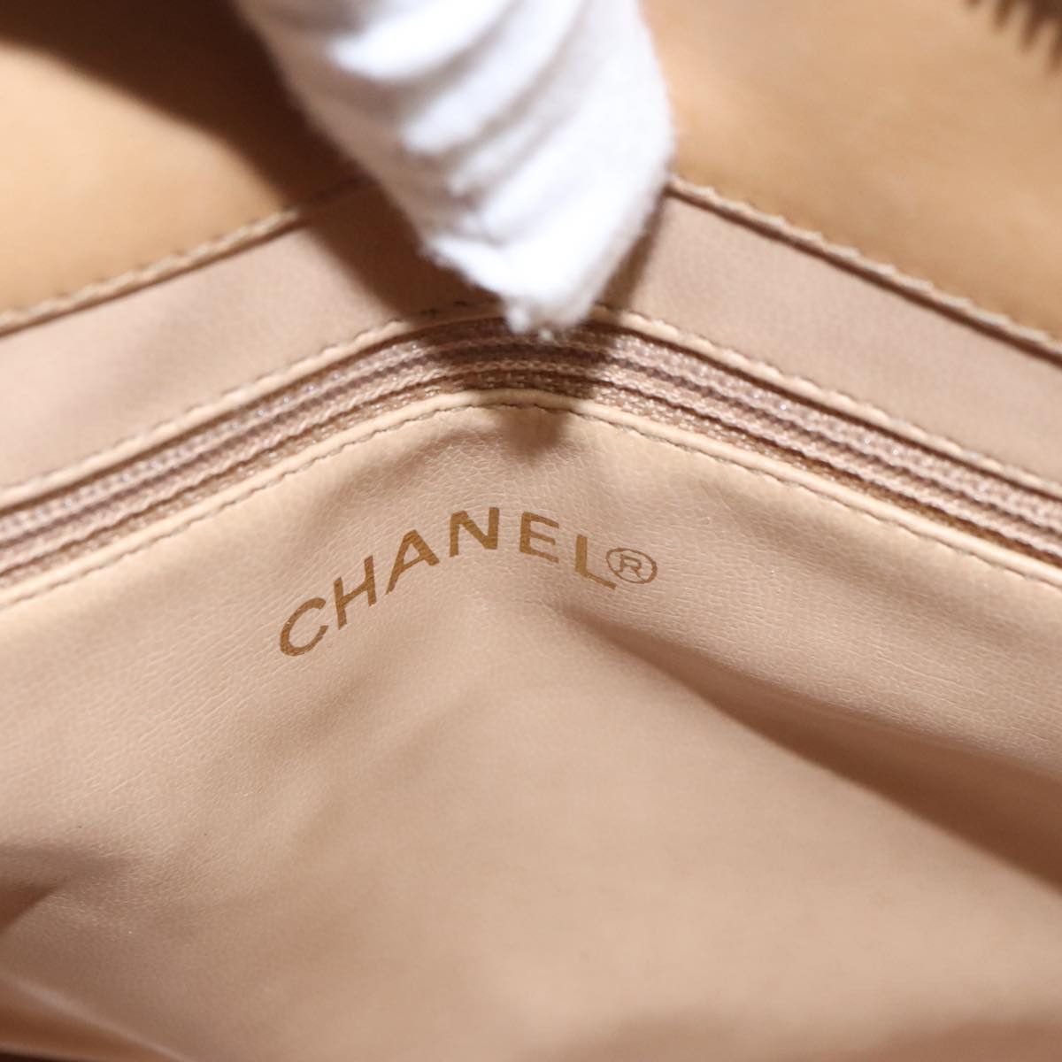 Chanel V-Stich Beige Leather Handbag (Pre-Owned) Size ONE SIZE - 14 Thumbnail