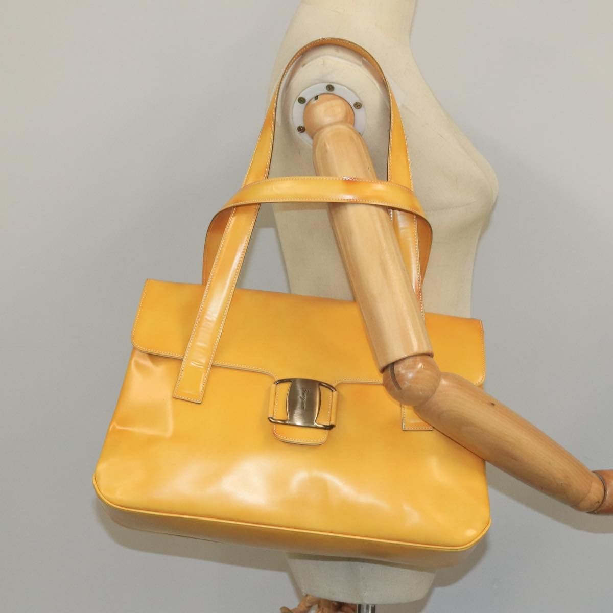 Salvatore Ferragamo Vara Yellow Leather Shoulder Bag (Pre-Owned) Size ONE SIZE - 15 Thumbnail